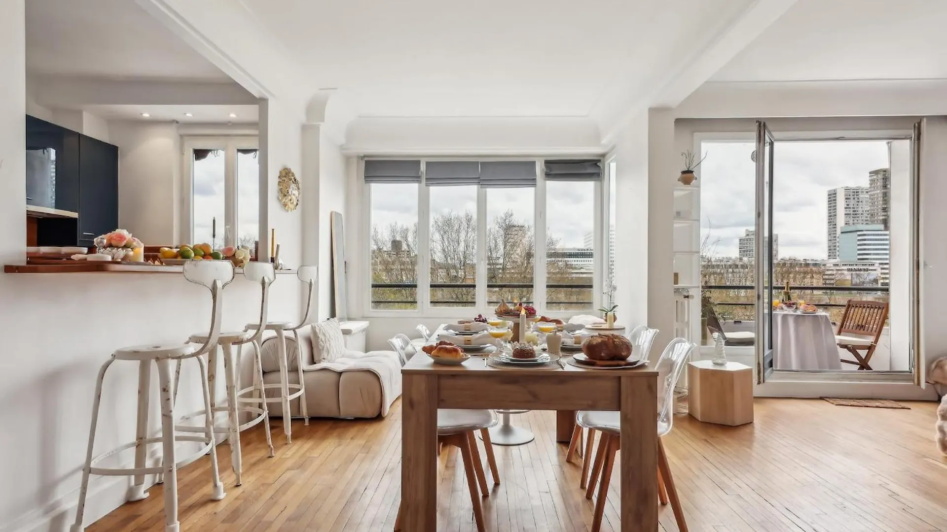 Daire The Eiffel Tower And Seine Views With Balcony - Cityapartmentstay *