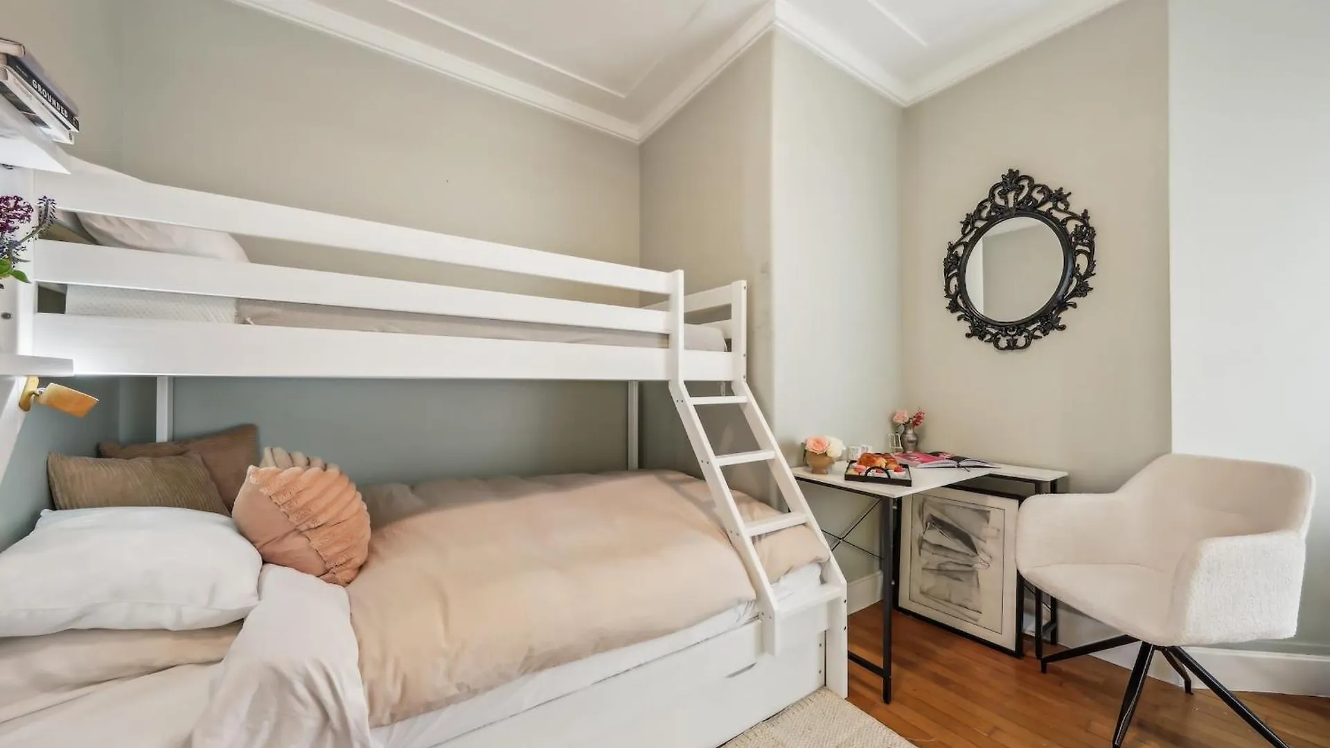 The Eiffel Tower And Seine Views With Balcony - Cityapartmentstay شقة *