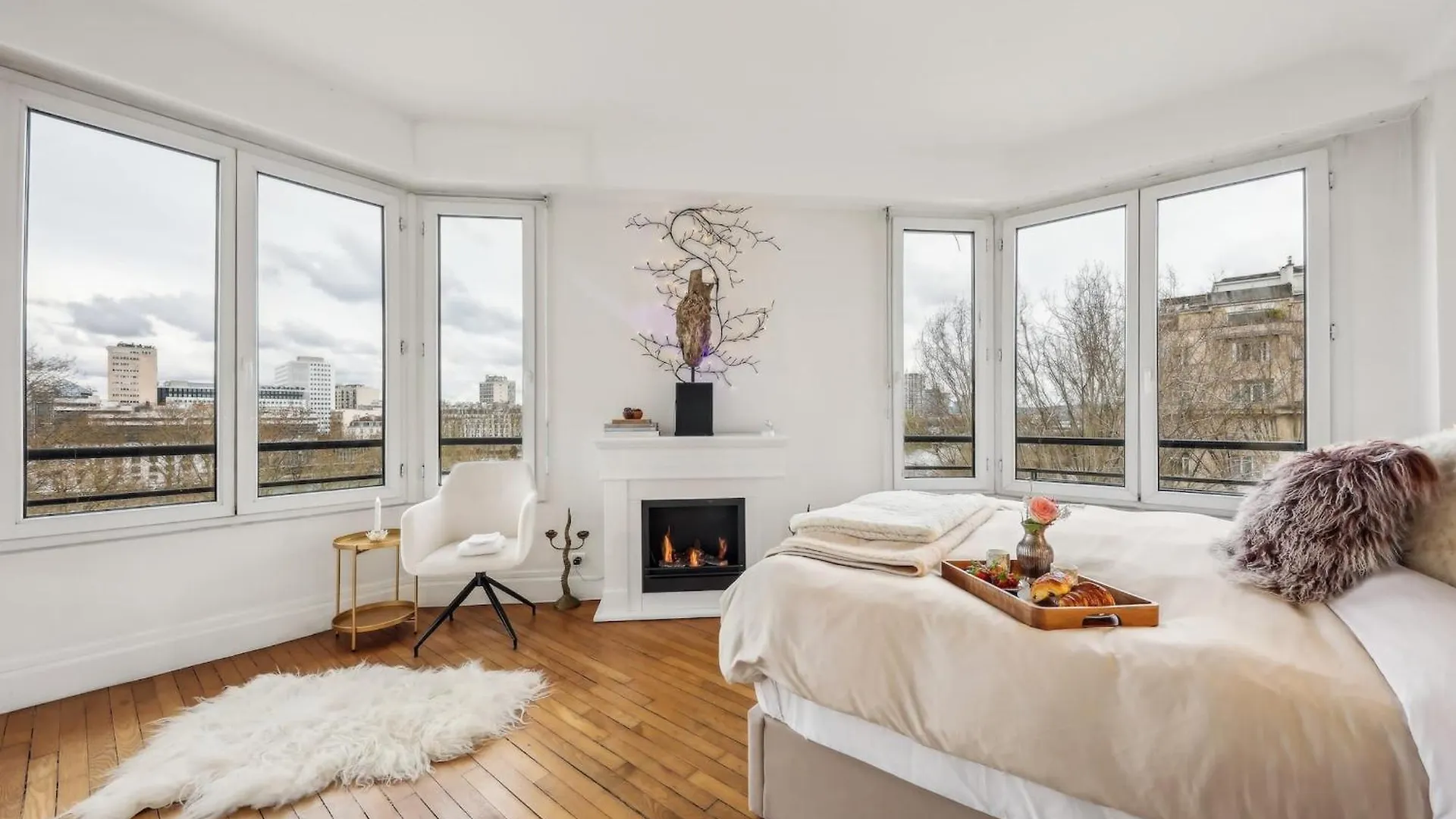 The Eiffel Tower And Seine Views With Balcony - Cityapartmentstay *