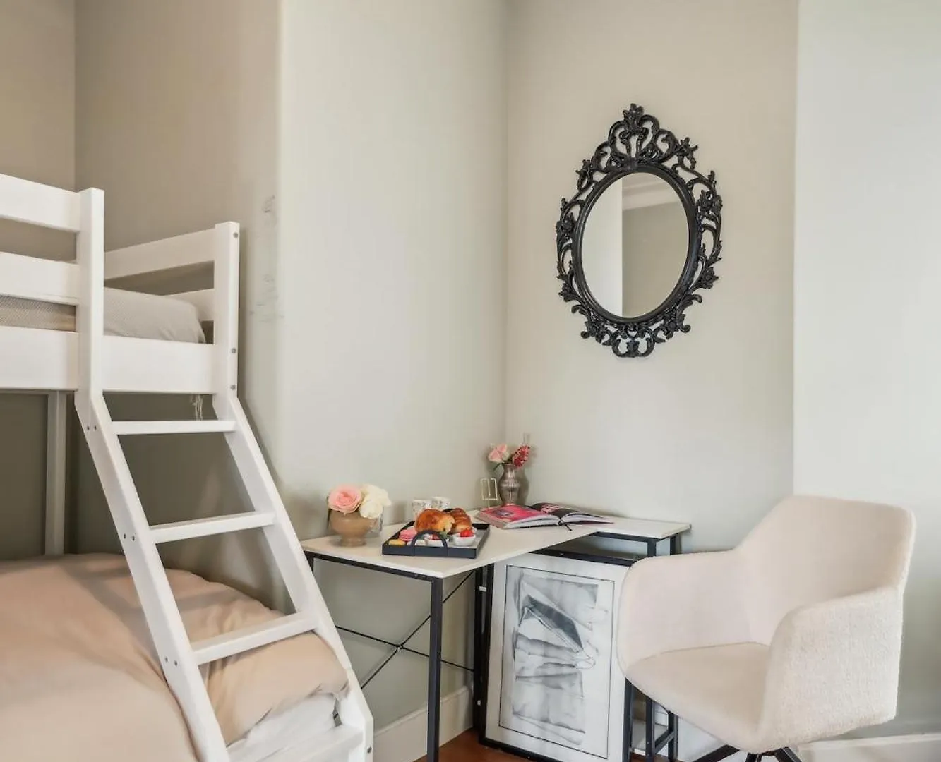 The Eiffel Tower And Seine Views With Balcony - Cityapartmentstay *