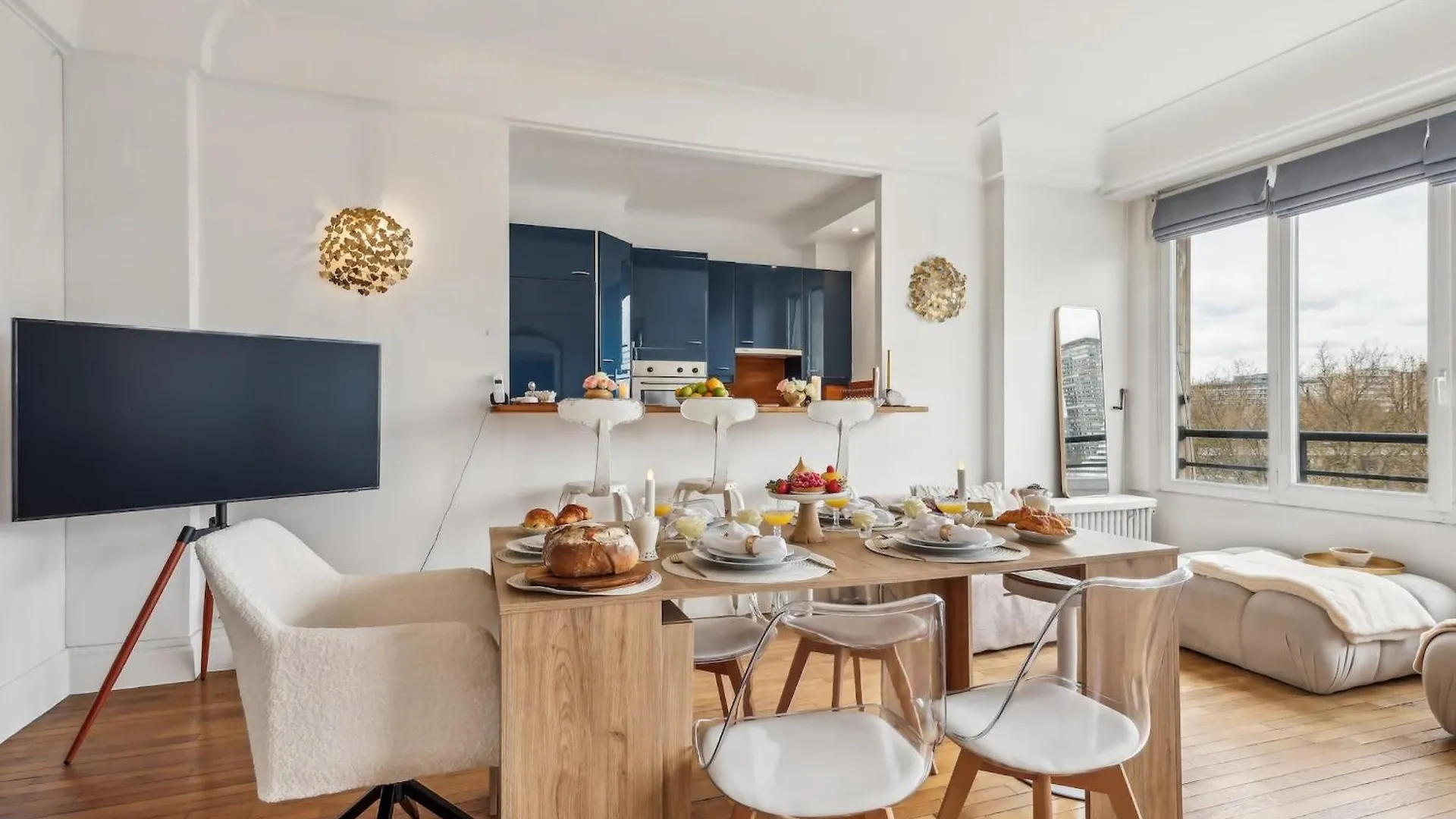The Eiffel Tower And Seine Views With Balcony - Cityapartmentstay Paris
