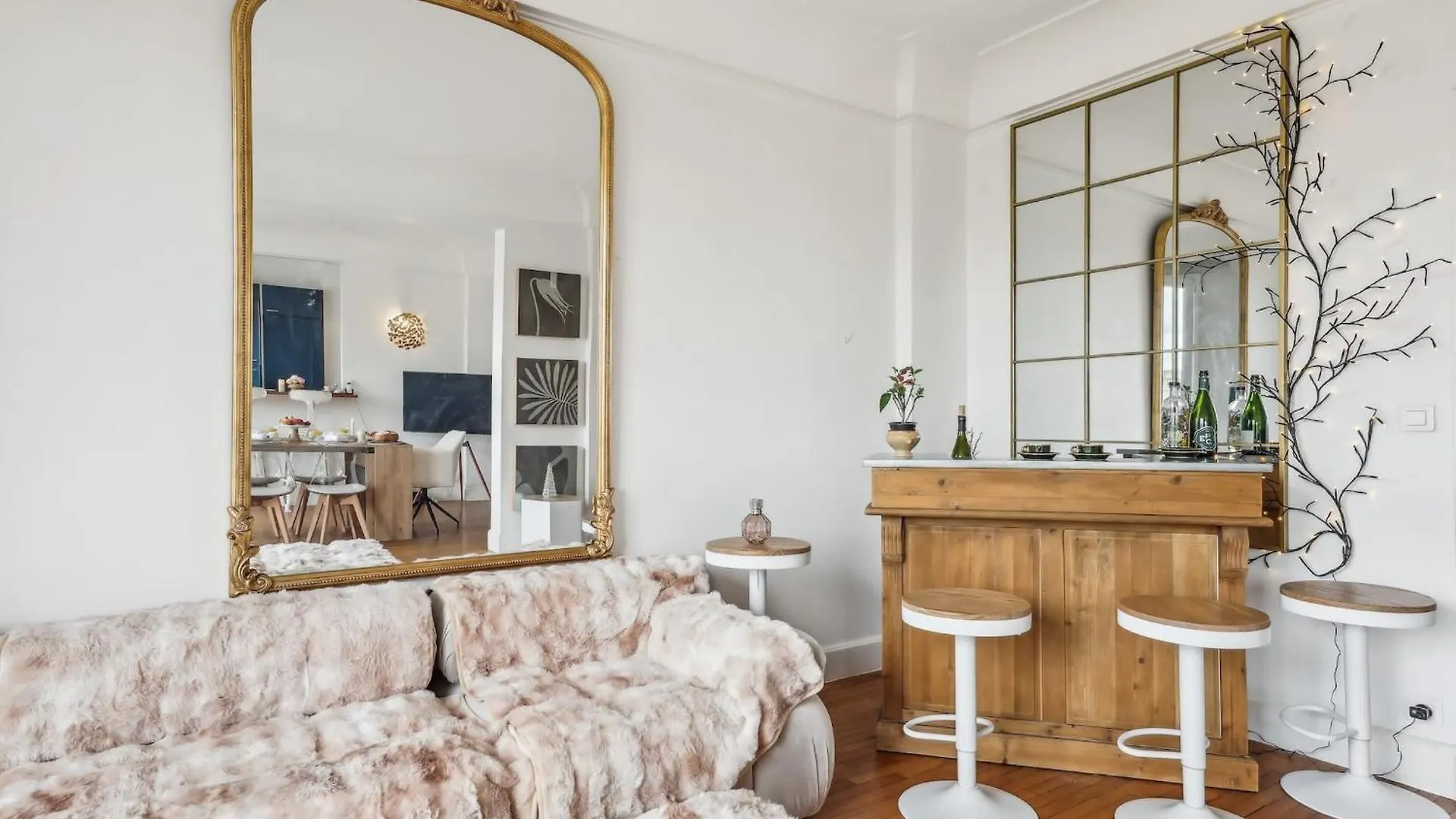 The Eiffel Tower And Seine Views With Balcony - Cityapartmentstay