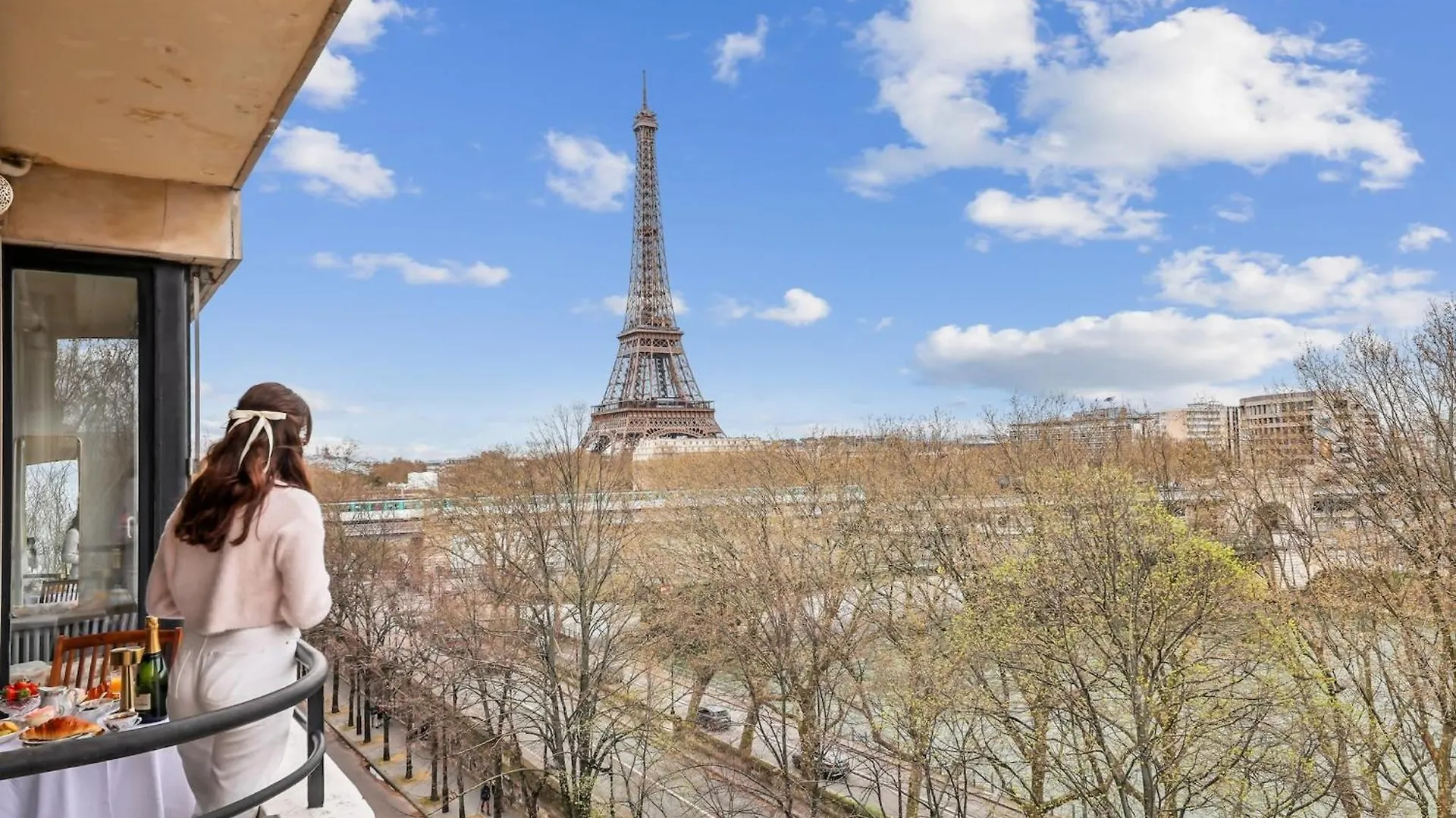 The Eiffel Tower And Seine Views With Balcony - Cityapartmentstay Apartment *